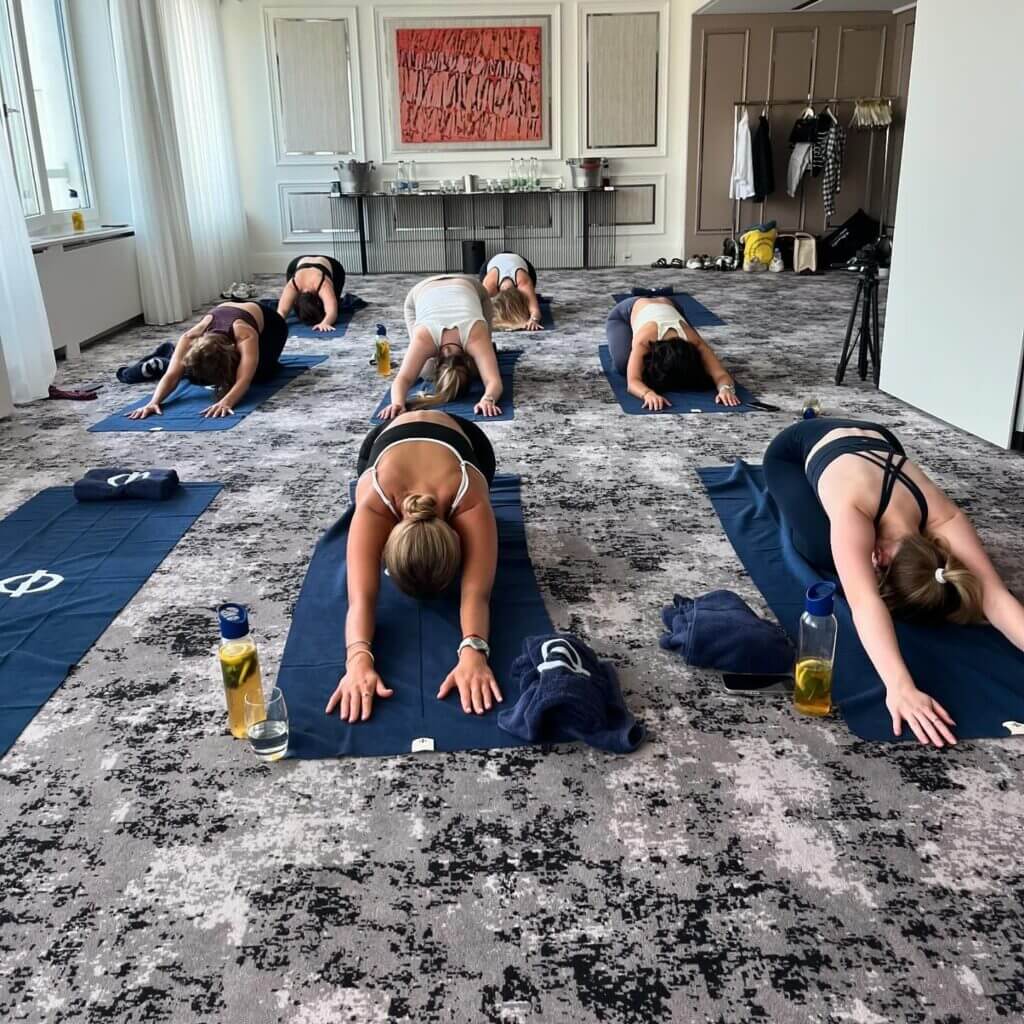 yoga avec baume et mercier marie trapezaroff coach sportive et pilates à genève Yoga avec Baume et Mercier Marie Trapezaroff Coach Sportive et Pilates à Genève