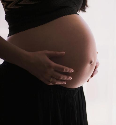 femme enceinte avec Marie Trapezaroff   Coach Sportive à Genève