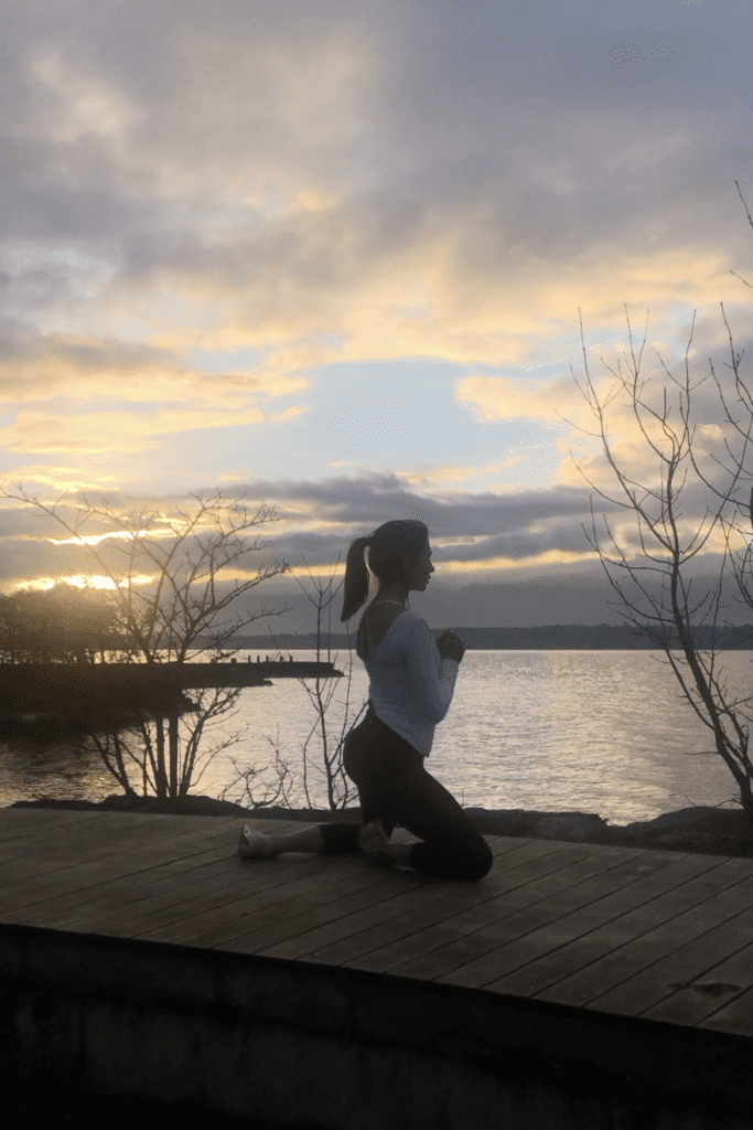 Marie Trapezaroff   Yoga au lac Léman   Coach Sportif avec Marie Trapezaroff   Coach Sportive à Genève