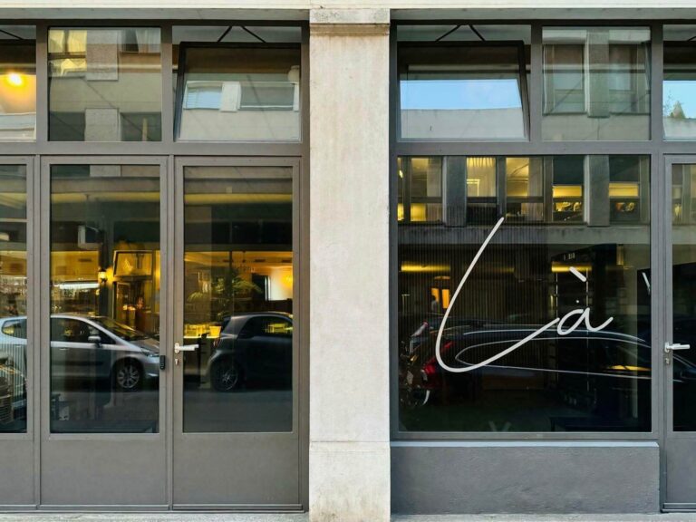 Cours collectifs de yoga et Pilates avec Marie Trapezaroff   Studio Là aux Eaux Vives  Marie Trapezaroff   Coach Sportive et Pilates à Genève