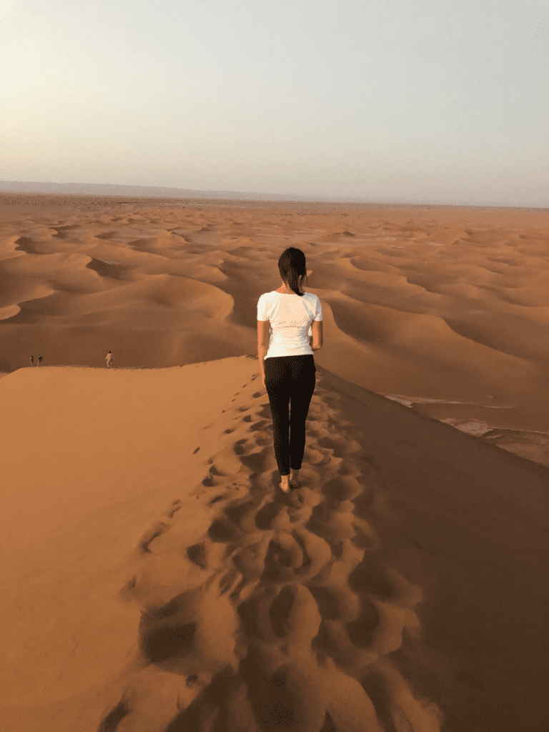 trek dans le désert marocain avec marie trapezaroff coach sportif pour femmes à genève marie trapezaroff coach sportive et pilates à genève Trek dans le désert marocain avec Marie Trapezaroff Marie Trapezaroff Coach Sportive et Pilates à Genève