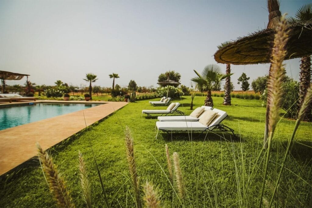 Retraite wellness à Marrakech avec Marie Trapezaroff   Piscine  Marie Trapezaroff   Coach Sportive et Pilates à Genève